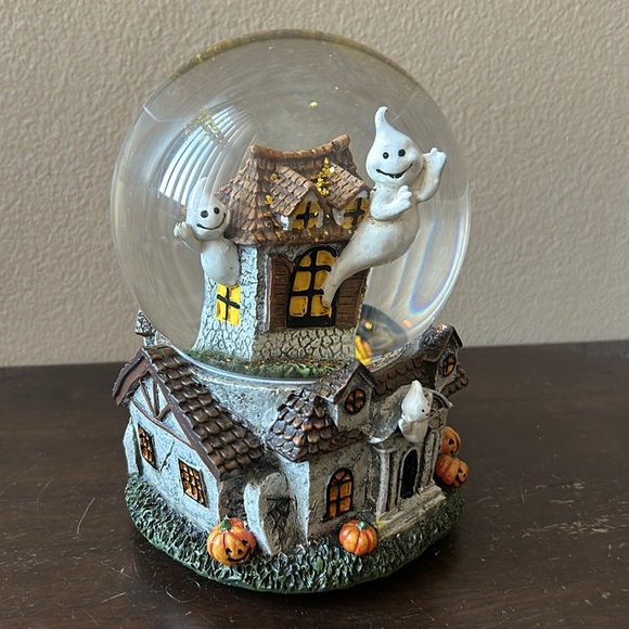 Martha Stewart Musical SnowGlobe Halloween Ghosts New Haunted House - Picture 4 of 5